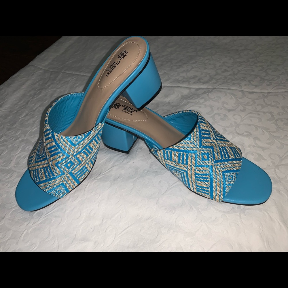 Avon Cushion Walk Blue Sandals women’s 9 nwot